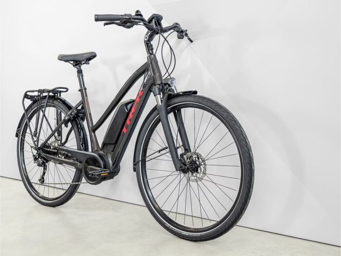 Vélo Électrique Trek Verve+ 2 Stagger Shimano Acera/Altus 9V 500 Wh Noir 2023 – Image 2